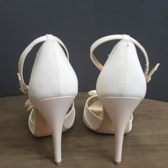 Wedding white elegant moment high heels - Picture 4 of 7